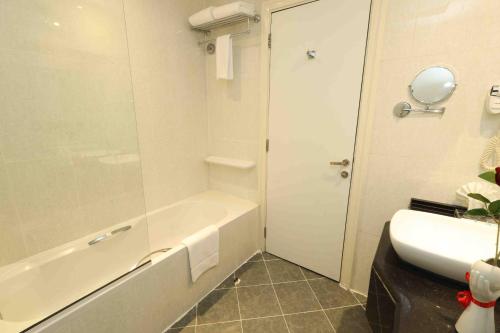 Fortis Hotel Fujairah Room Type - Studio with Mountain View