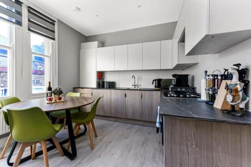 Cozy Battersea apartment Sleep 5 Easy Access to Central London, Londres (foto 2)