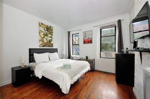 Near Time Square Cozy 2br In Nyc in New York, USA