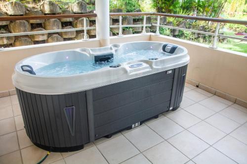 T2 Climatisé avec Jacuzzi à 5 minutes des plages - Location saisonnière - Les Trois-Îlets