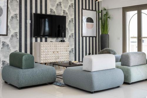 Two-Bedroom Deluxe Apartment image 10