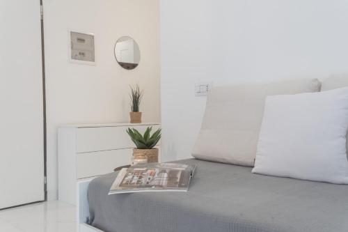 Luce Apartment by Rent All Como - image 3