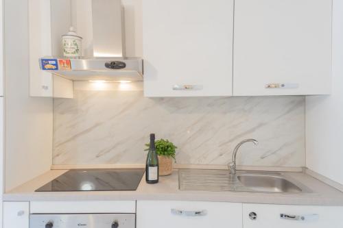 One-Bedroom Apartment image 9