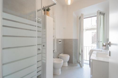 One-Bedroom Apartment image 7