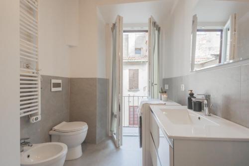 One-Bedroom Apartment image 6