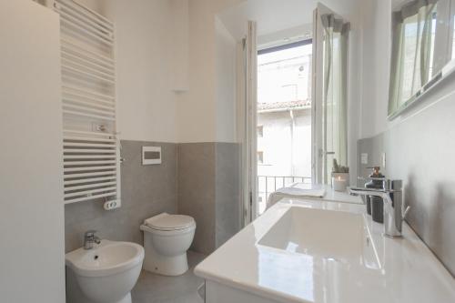 One-Bedroom Apartment image 5