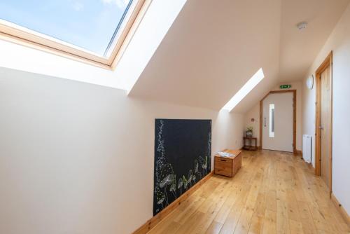 Iekārtas, Spacious 6 bedroom property on a working fruit farm in Knockbain