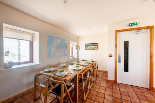 Iekārtas, Spacious 6 bedroom property on a working fruit farm in Knockbain