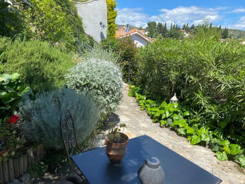 Petite chambre indépendante avec sdb, clim et parking privé (Petite chambre independante avec sdb, clim et parking prive) in Altro