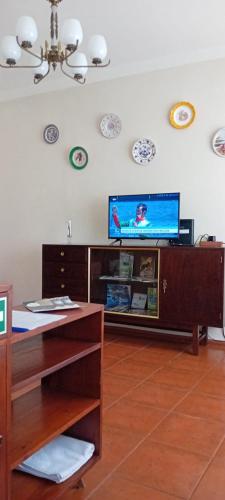 Koplietošanas atpūtas telpa ar TV, Caminho da Vila moradia. in Alkainsa