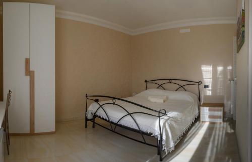 1 double bed, 1 twin bed