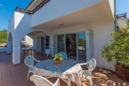 Appartement in Dramalj mit Möbliertem Balkon