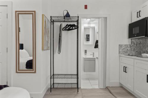 New Season Royals, Airport West