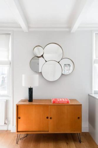Notting Hill Home on Tree-Lined Street Near Tube Stations - main image