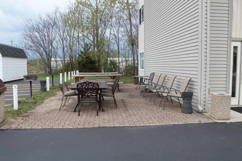 American Host Inn - image 5