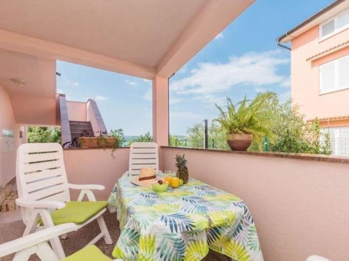 Große Wohnung in Klimno mit Garten, Grill und Terrasse