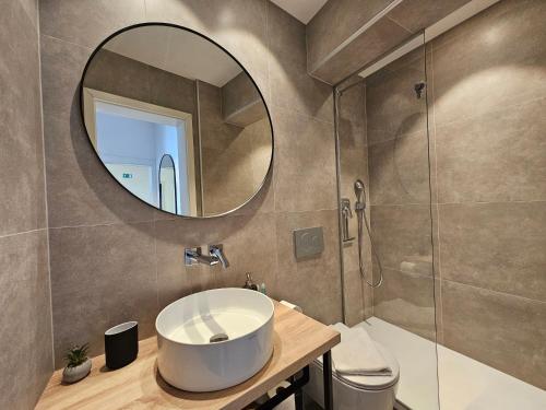 One-Bedroom Apartment image 3