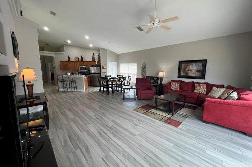 Glenbrook Pool Home 4 Bed 3 Bath in Orlando, USA