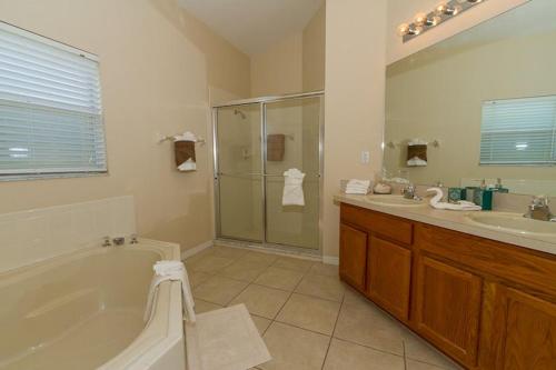 Glenbrook Pool Home 4 Bed 3 Bath in Orlando, USA