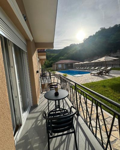 المنطقة المحيطة, Etno Selo Grabovicka Jutra in ستنيي