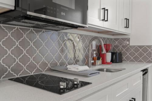 New Season Royals, Airport West