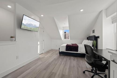 New Season Royals, Airport West