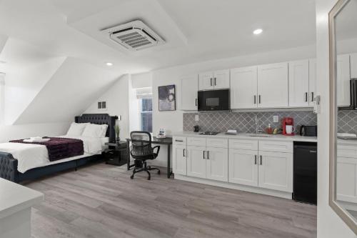 New Season Royals, Airport West