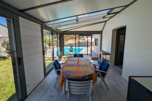 House with pool near the sea