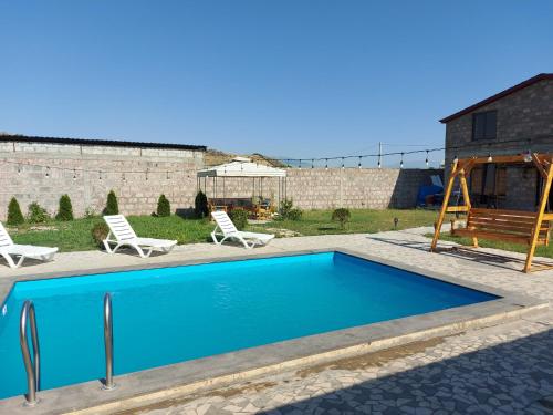 Swimming pool, Nika Hangstigoti in Ptghni