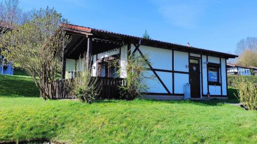 Gemütliches Ferienhaus Bungalow SixtyTwo in Dipperz-Dörmbach