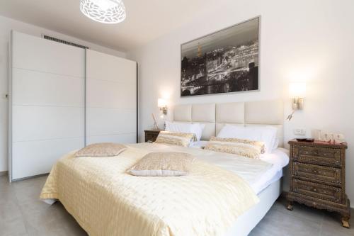 One-Bedroom Apartment image 10