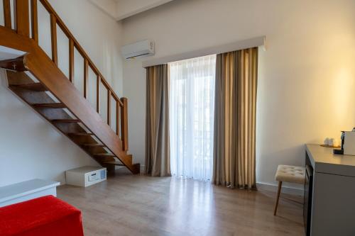 Standard Double Room image 9