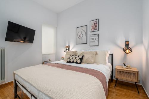 Unique Koukaki Three Bedroom Suite