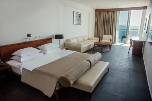 Avala Resort & Villas - image 8