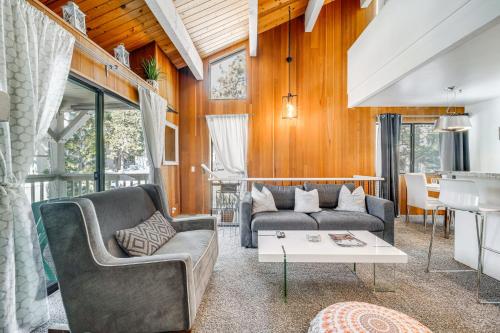 1 Mi to Lake Tahoe Condo with Pool Access thumb 2