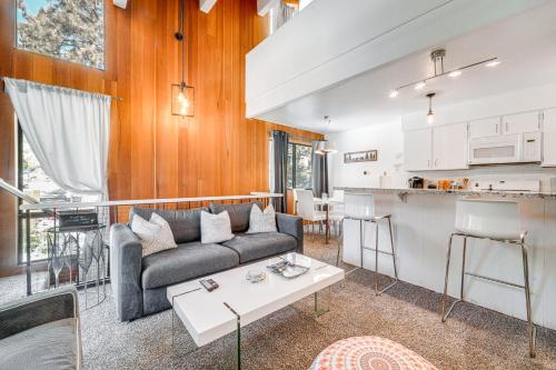 1 Mi to Lake Tahoe Condo with Pool Access thumb 4