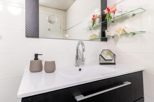 King David Apartment - J&J - main image