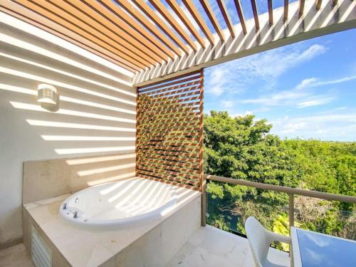 Quetzal Condos - Tulum Country Club Resort 2BR Home with Private Jacuzzi, Akumal