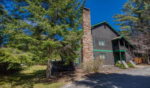 Lovely and Comfortable Condominium Blocks to Main Street! in Lake Placid, USA