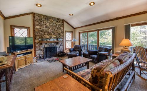 Lovely and Comfortable Condominium Blocks to Main Street! in Lake Placid, USA