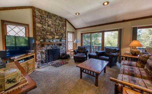 Lovely and Comfortable Condominium Blocks to Main Street! in Lake Placid, USA