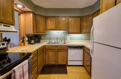 Lovely and Comfortable Condominium Blocks to Main Street! in Lake Placid, USA