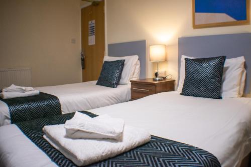 2 twin beds