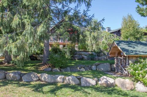 Lovely Lakeview Cabin Minutes to Main Street! in Lake Placid, USA