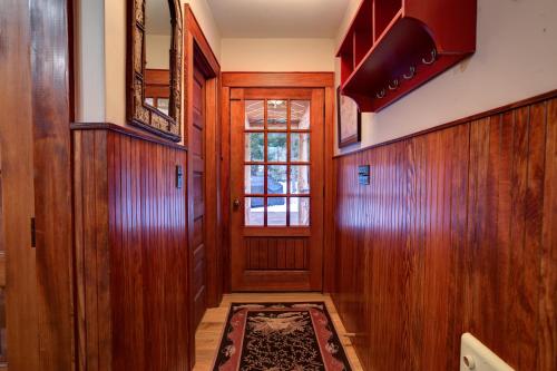 Lovely Lakeview Cabin Minutes to Main Street! in Lake Placid, USA