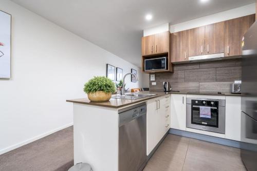 2BR 2BA Greenway Apt with Views