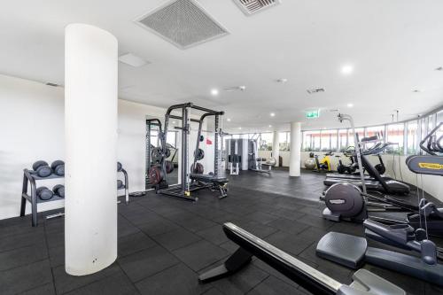 2BR 2BA Greenway Apt with Views