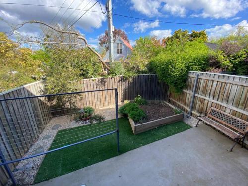 Kert, Cosy Work From Home Townhouse 10 Mins From City - Hosted by CanStay in O'Connor