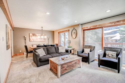 Chic 2BR Condo-Walk to Main St & Skiing in Breckenridge, USA