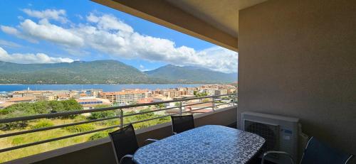 Appartement T3 central vue mer - Mare e Monti D12 - Location saisonnière - Propriano